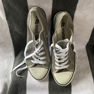 off-brand NOT CONVERSE style shoes low top grey canvas 
sz M9 W11